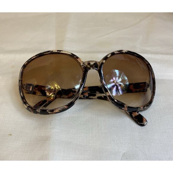 Vintage Oversized Fashion Sunglasses in Faux Tortoiseshell - Picture 12 of 15